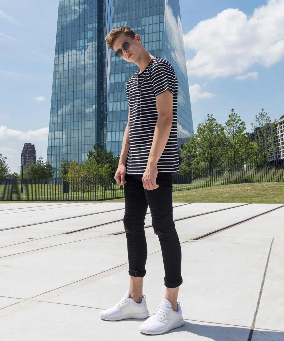 Tryck din logga på T-shirts från Build Your Brand - Anpassa Stripe T‑Shirt - Herr i färgen för företag, föreningar och privatpersoner