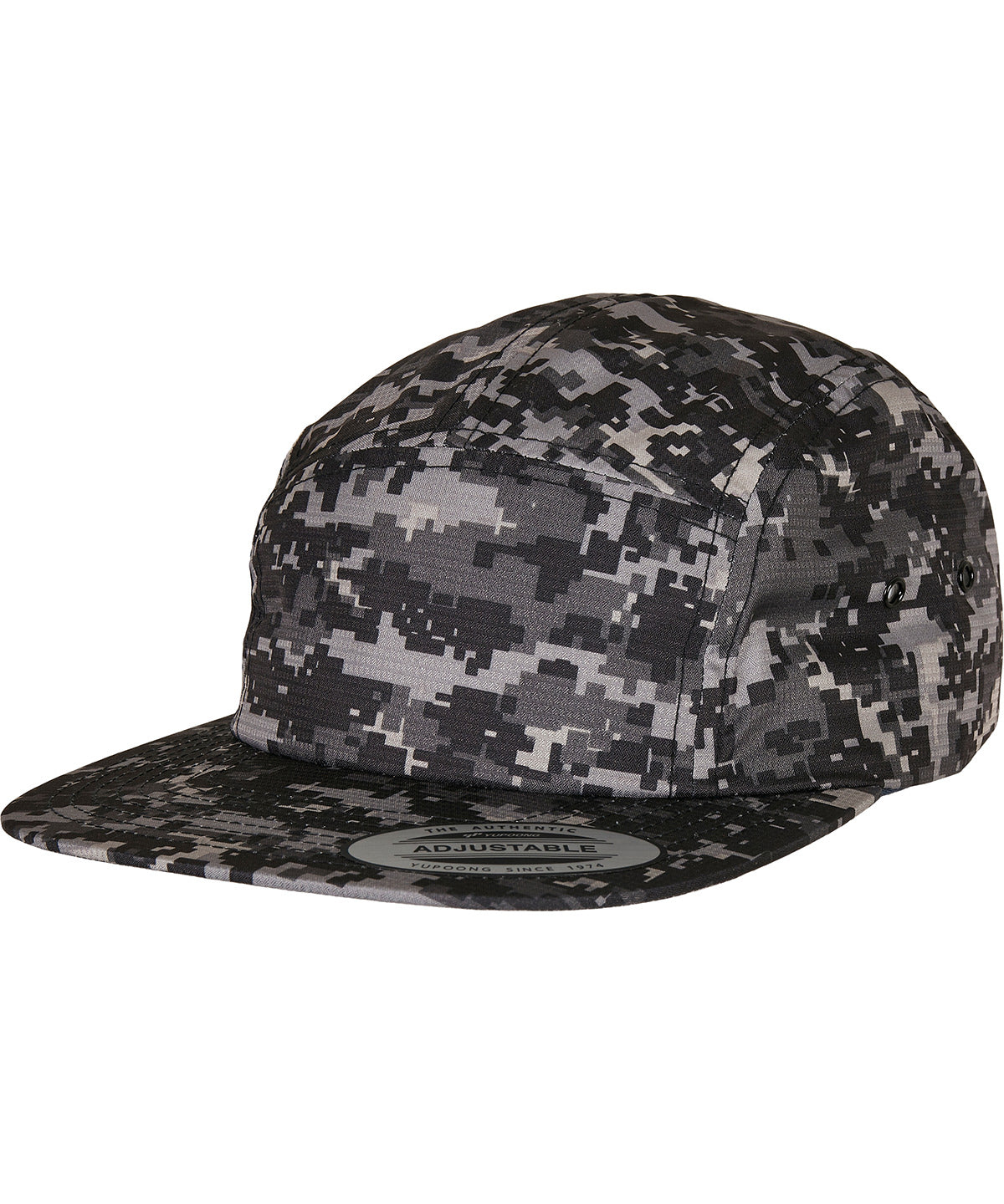Tryck din logga på Kepsar från Flexfit by Yupoong - Anpassa YP - Jockeykeps i digital camo i färgen Svart One Size för företag, föreningar och privatpersoner