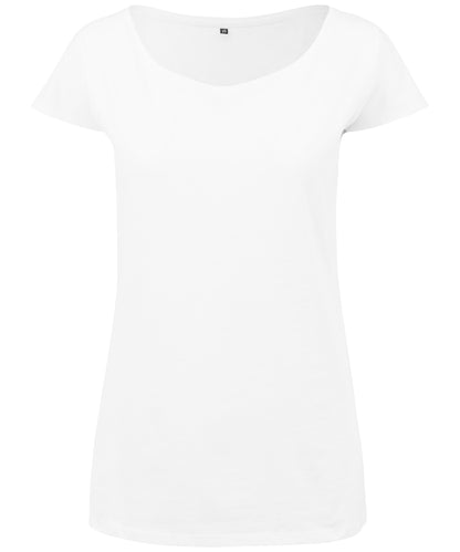 Tryck din logga på T-shirts från Build Your Brand - Anpassa Wide Neck Tee - Dam i färgen Vit för företag, föreningar och privatpersoner