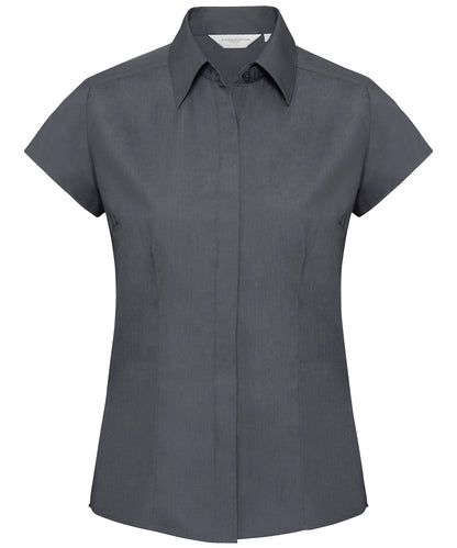 Tryck din logga på Skjortor från Russell Collection - Anpassa Damskjorta i polycotton easycare figursydd poplin med cap sleeve i färgen Mörkgrå för företag, föreningar och privatpersoner