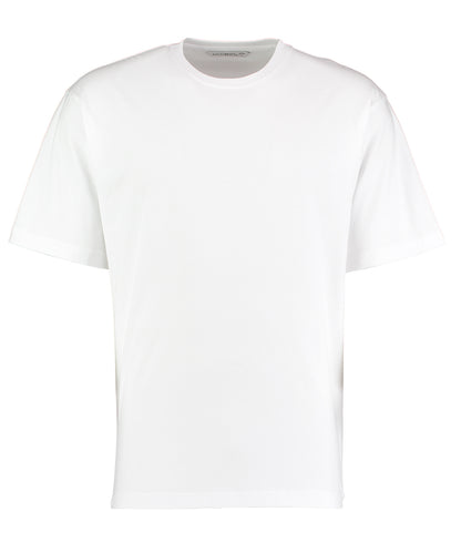 Tryck din logga på T-shirts från Kustom Kit - Anpassa Hunky superior T i färgen Vit för företag, föreningar och privatpersoner