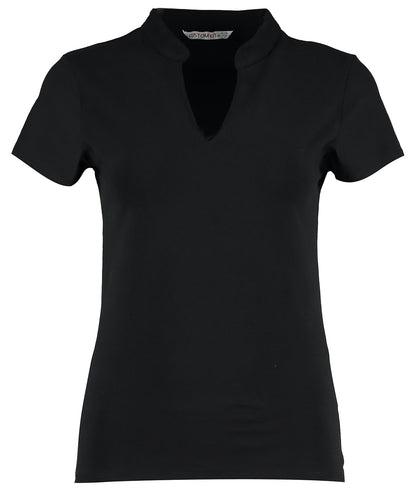Tryck din logga på T-shirts från Kustom Kit - Anpassa Women's Short-Sleeve Corporate V-Neck Collar Top i färgen Svart för företag, föreningar och privatpersoner