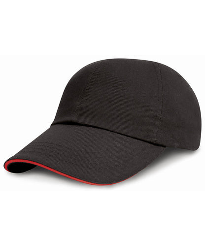 Tryck din logga på Kepsar från Result Headwear - Anpassa Junior keps med låg profil i kraftig borstad bomull med sandwichskärm i färgen Svart One Size för företag, föreningar och privatpersoner
