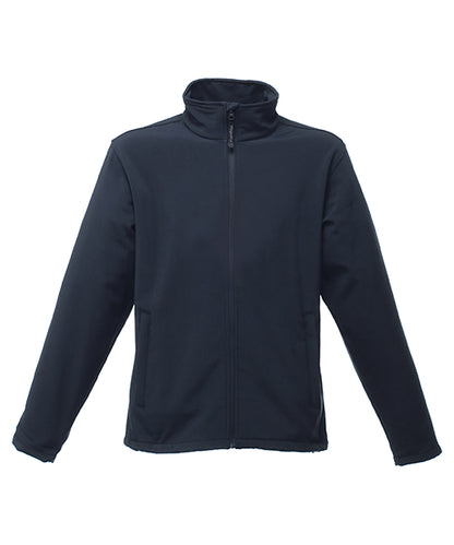 Tryck din logga på Softshelljackor från Regatta Professional - Anpassa Reid softshell i färgen Marinblå för företag, föreningar och privatpersoner