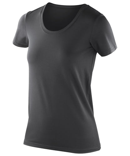 Tryck din logga på T-shirts från Spiro - Anpassa Softex t-shirt i färgen Svart för företag, föreningar och privatpersoner