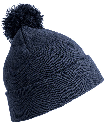 Tryck din logga på Mössor från Result Winter Essentials - Anpassa Junior pom pom-mössa i färgen Marinblå One Size för företag, föreningar och privatpersoner