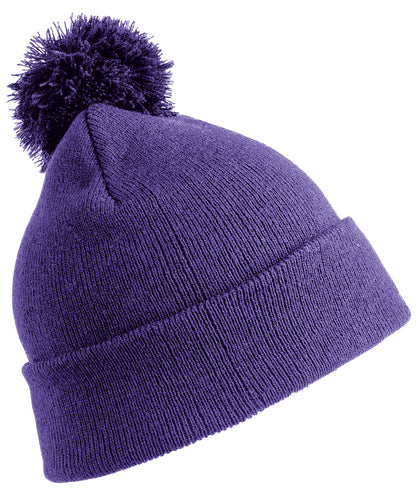 Tryck din logga på Mössor från Result Winter Essentials - Anpassa Junior pom pom-mössa i färgen Mellanlila One Size för företag, föreningar och privatpersoner