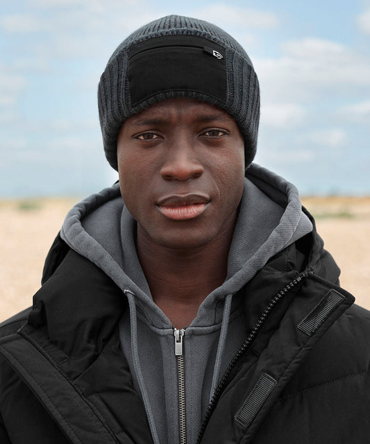 Tryck din logga på Mössor från Beechfield - Anpassa Mössa med blixtlås och patch i färgen för företag, föreningar och privatpersoner