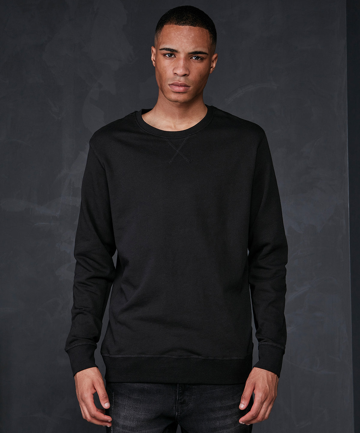 Tryck din logga på Sweatshirts från Build Your Brand Basic - Anpassa Build Your Brand - Basic Bas rund hals i färgen för företag, föreningar och privatpersoner