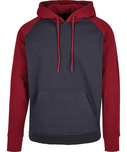 Tryck din logga på Hoodies från Build Your Brand Basic - Anpassa Build Your Brand Basic - Bas Raglan Hoodie i färgen Marinblå för företag, föreningar och privatpersoner