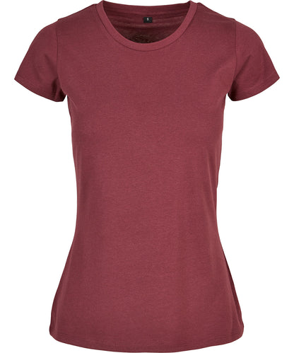 Tryck din logga på T-shirts från Build Your Brand Basic - Anpassa Basic T-Shirt - Dam i färgen Mörkröd för företag, föreningar och privatpersoner