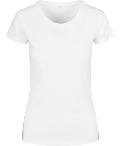 Tryck din logga på T-shirts från Build Your Brand Basic - Anpassa Basic T-Shirt - Dam i färgen Vit för företag, föreningar och privatpersoner
