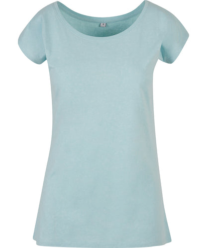 Tryck din logga på T-shirts från Build Your Brand Basic - Anpassa Wide Neck T-Shirt -Dam i färgen Ljusblå för företag, föreningar och privatpersoner