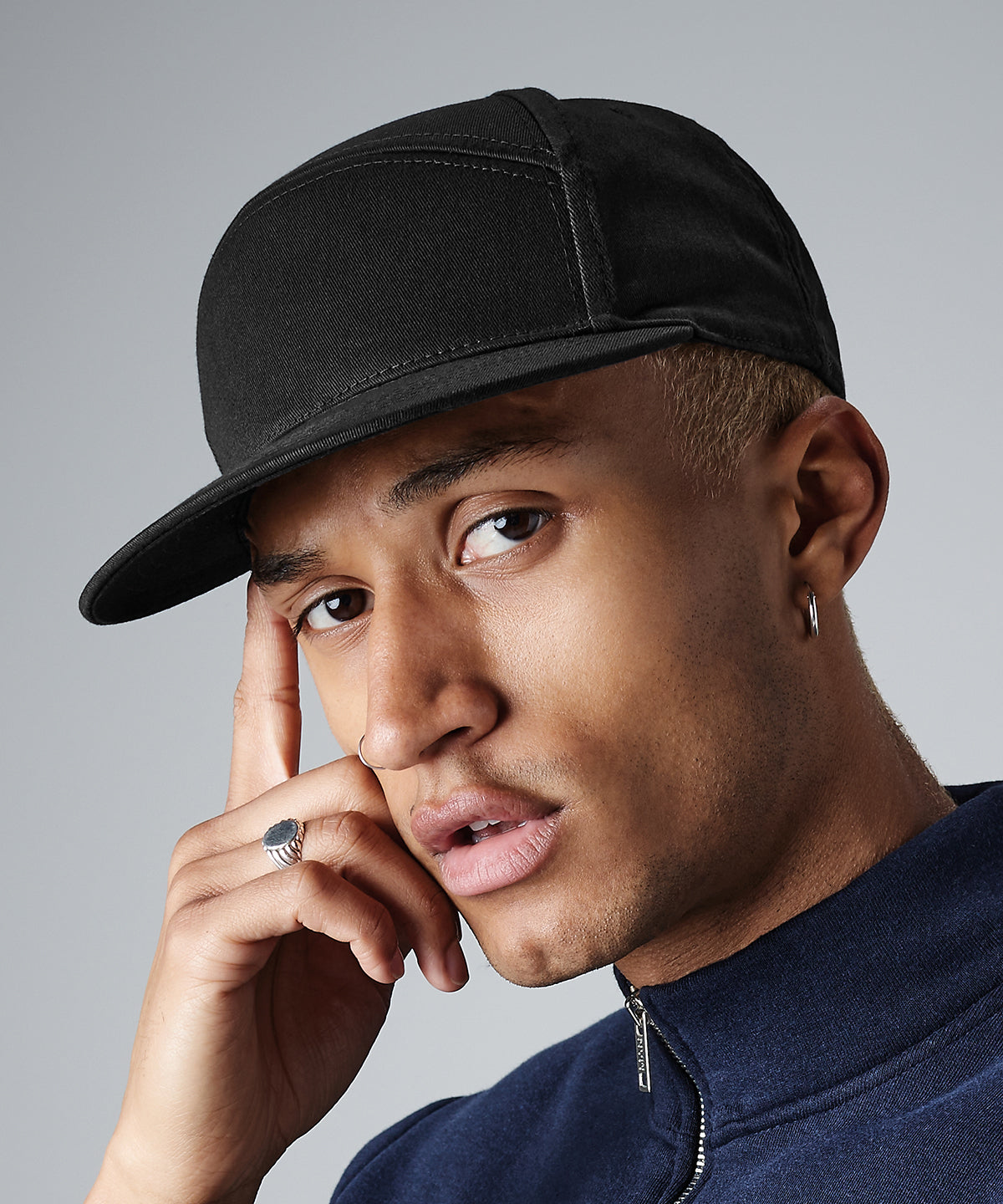 Tryck din logga på Kepsar från Beechfield - Anpassa Pitcher snapback i färgen för företag, föreningar och privatpersoner