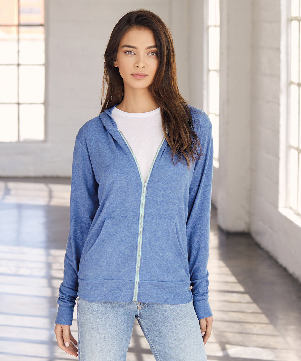 Tryck din logga på Hoodies från Bella Canvas - Anpassa Bella Canvas - TriBlend Lättvikts Unisex Hoodie i färgen för företag, föreningar och privatpersoner
