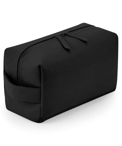 Tryck din logga på Väskor från Bagbase - Anpassa Toalett- och accessoarväska i matt PU i färgen Svart One Size för företag, föreningar och privatpersoner