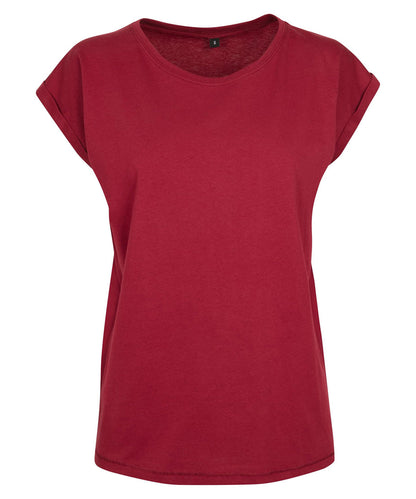 Tryck din logga på T-shirts från Build Your Brand - Anpassa Extended Shoulder Tee - Dam i färgen Burgundy för företag, föreningar och privatpersoner