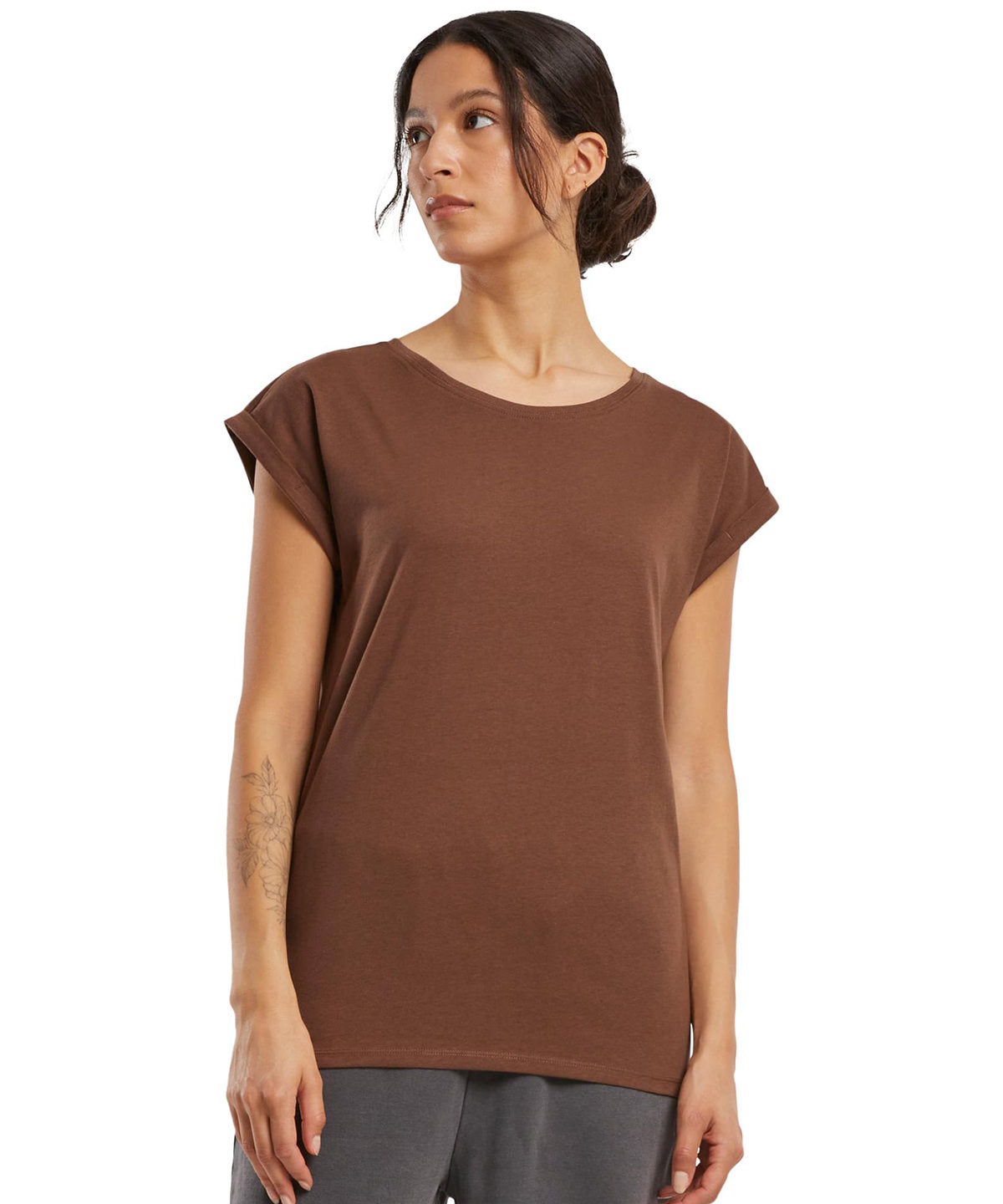 Tryck din logga på T-shirts från Build Your Brand - Anpassa Extended Shoulder Tee - Dam i färgen för företag, föreningar och privatpersoner