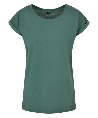 Tryck din logga på T-shirts från Build Your Brand - Anpassa Extended Shoulder Tee - Dam i färgen Ljusgrön för företag, föreningar och privatpersoner