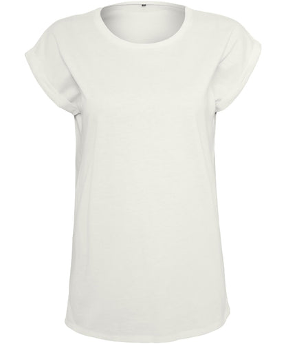 Tryck din logga på T-shirts från Build Your Brand - Anpassa Extended Shoulder Tee - Dam i färgen Vit för företag, föreningar och privatpersoner