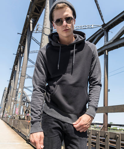 Tryck din logga på Hoodies från Build Your Brand - Anpassa Build Your Brand - Hoodie i Raglanmodell i färgen för företag, föreningar och privatpersoner