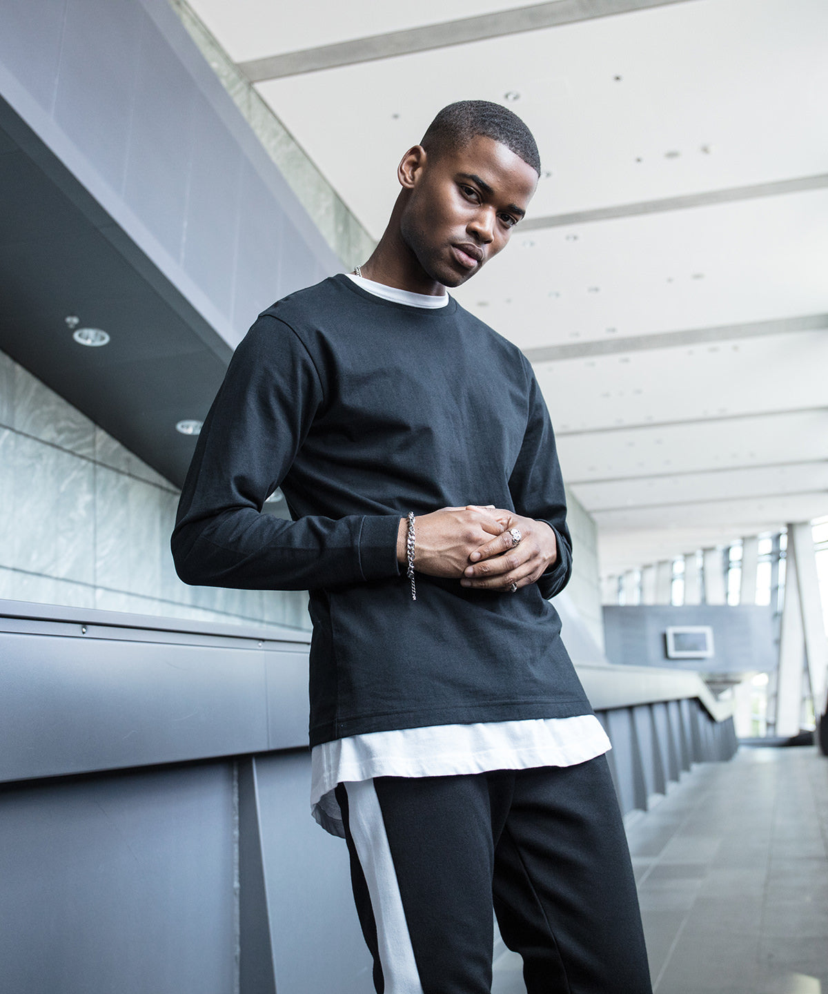 Tryck din logga på Sweatshirts från Build Your Brand - Anpassa Build Your Brand - Långärmad Tröja med Ribbad Manschett i färgen för företag, föreningar och privatpersoner