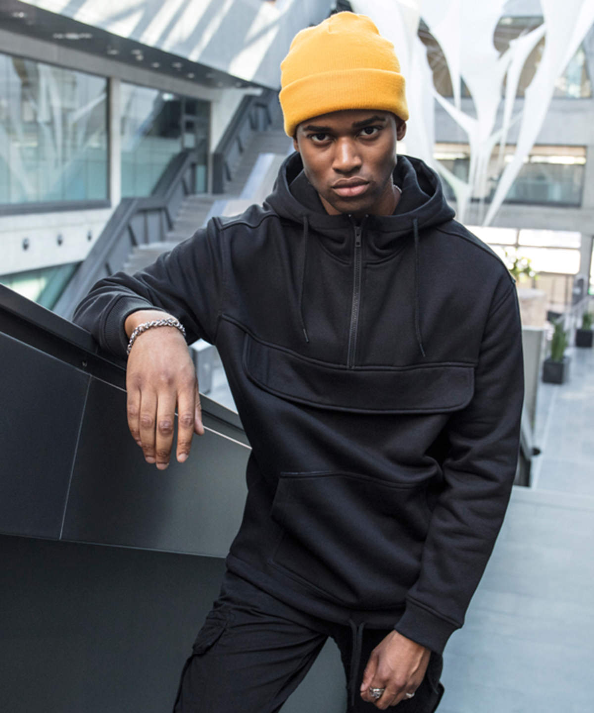 Tryck din logga på Hoodies från Build Your Brand - Anpassa Build Your Brand - Sweatshirt med Huva i färgen för företag, föreningar och privatpersoner