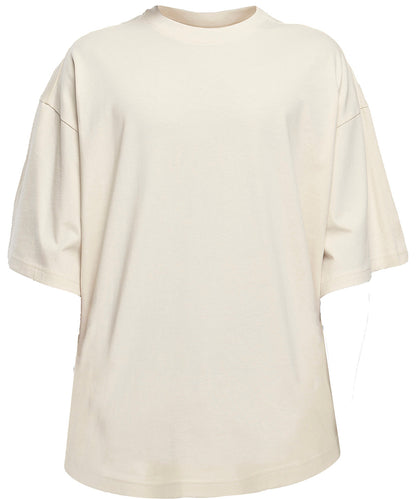 Tryck din logga på T-shirts från Build Your Brand - Anpassa Huge Oversized Tee - Unisex i färgen Naturligt för företag, föreningar och privatpersoner