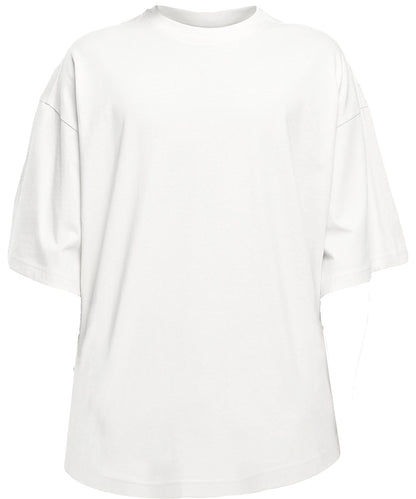 Tryck din logga på T-shirts från Build Your Brand - Anpassa Huge Oversized Tee - Unisex i färgen Vit för företag, föreningar och privatpersoner