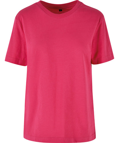 Tryck din logga på T-shirts från Build Your Brand - Anpassa Everyday Oversized Tee - Dam i färgen Mellanrosa för företag, föreningar och privatpersoner
