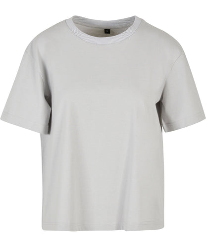 Tryck din logga på T-shirts från Build Your Brand - Anpassa Everyday Oversized Tee - Dam i färgen Ljusgrå för företag, föreningar och privatpersoner