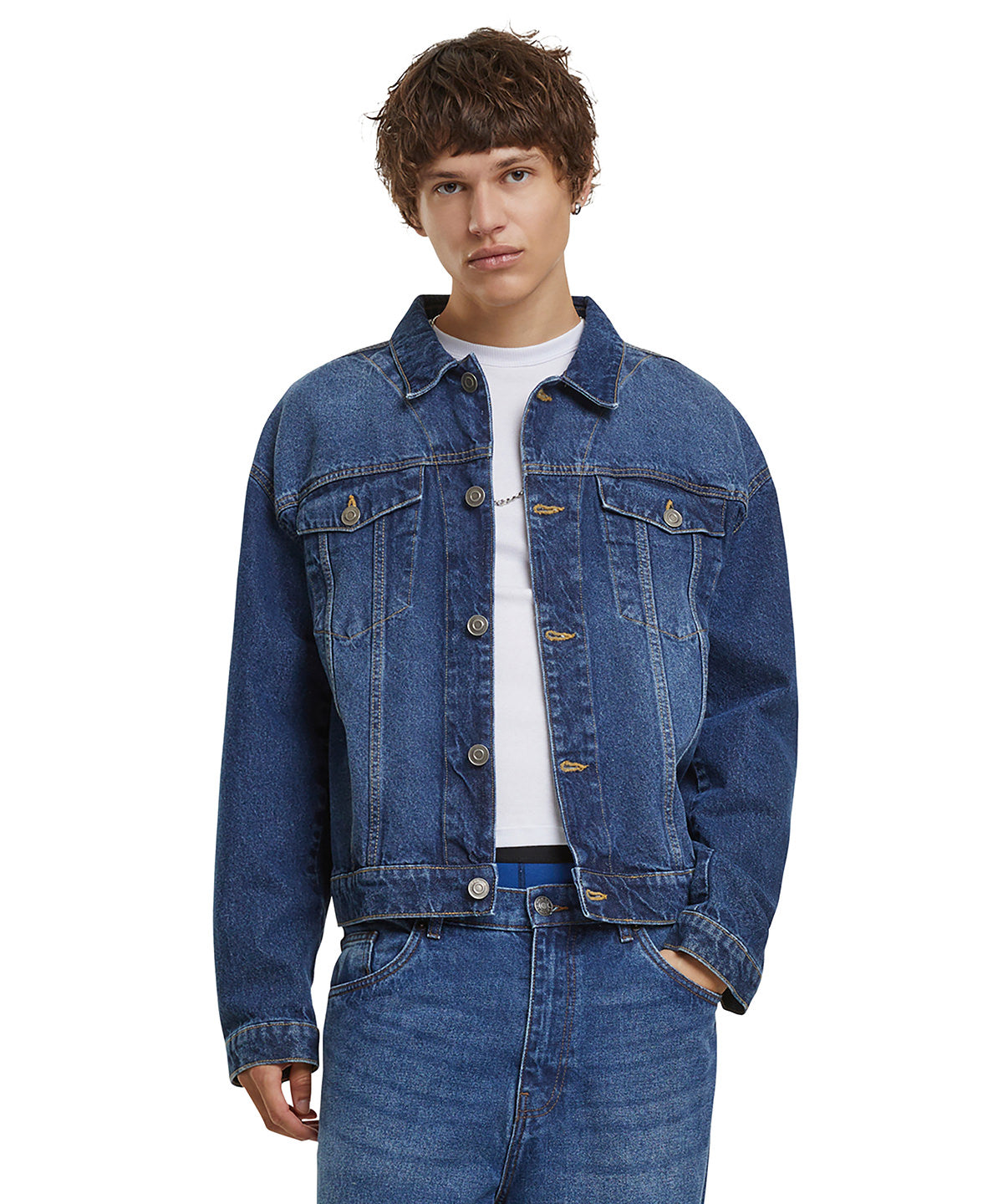 Tryck din logga på Jackor från Build Your Brand - Anpassa Boxy jeansjacka i kraftigt ounce i färgen för företag, föreningar och privatpersoner