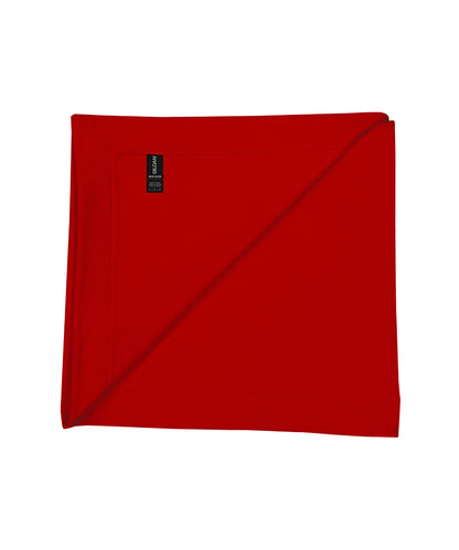 Tryck din logga på Filtrar från Gildan - Anpassa Stadionfilt i Heavy Blend fleece i färgen Mellan röd One Size för företag, föreningar och privatpersoner