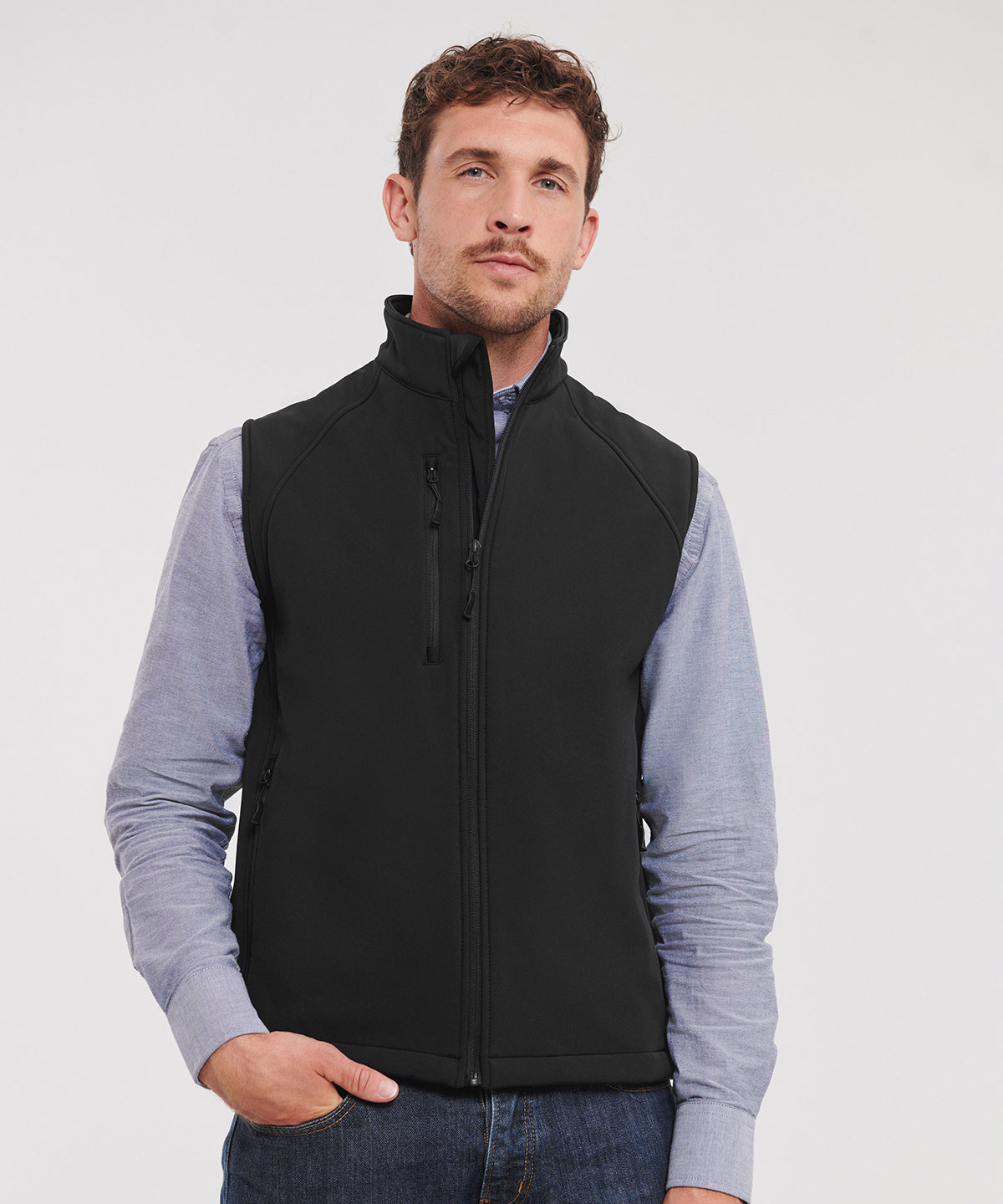 Tryck din logga på Termovästar från Russell Europe - Anpassa Väst i softshell i färgen för företag, föreningar och privatpersoner