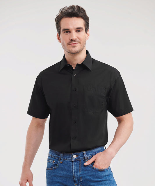 Tryck din logga på Skjortor från Russell Collection - Anpassa Kortärmad poplinskjorta i lättskött polycotton i färgen för företag, föreningar och privatpersoner