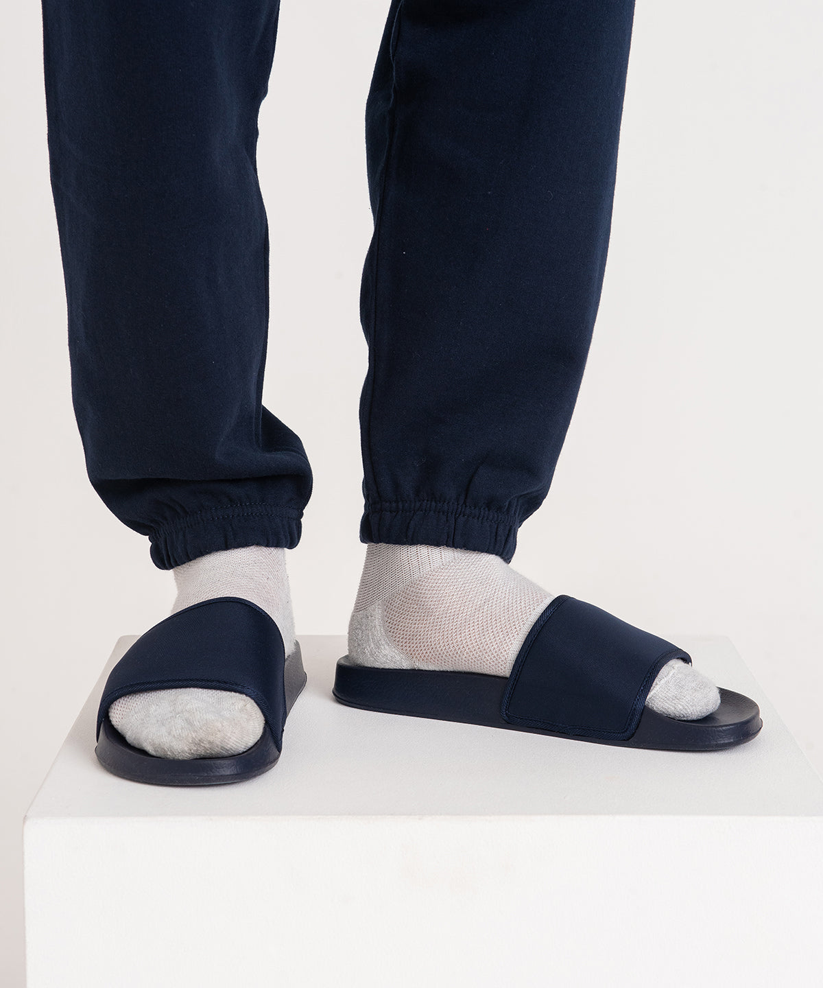 Tryck din logga på Tofflor från AWDis Just Cool - Anpassa Häftiga sliders i färgen för företag, föreningar och privatpersoner