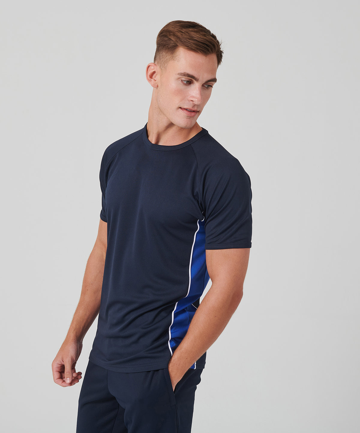 Tryck din logga på T-shirts från Finden & Hales - Anpassa Performance Panel T-shirt - Unisex i färgen för företag, föreningar och privatpersoner