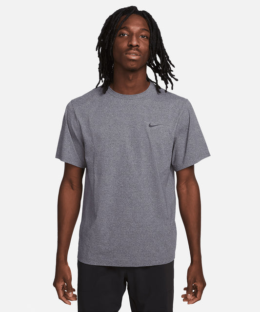 Tryck din logga på T-shirts från Nike - Anpassa Nike Hyverse kortärmad i färgen för företag, föreningar och privatpersoner