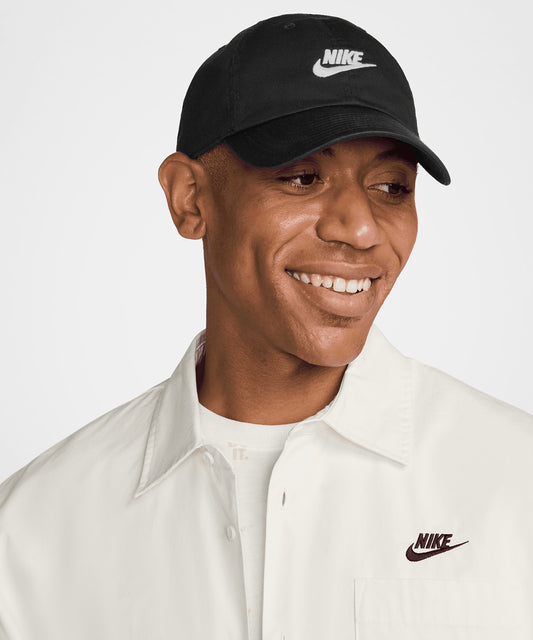 Tryck din logga på Kepsar från Nike - Anpassa Nike Club keps i färgen för företag, föreningar och privatpersoner