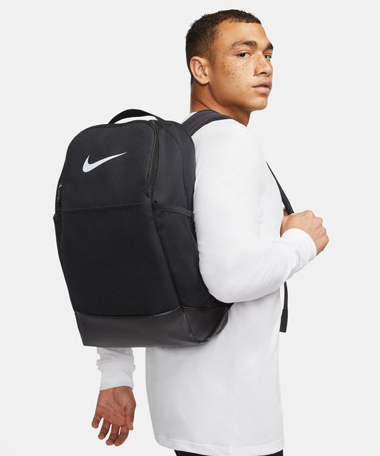 Tryck din logga på Väskor från Nike - Anpassa Nike Brasilia ryggsäck i färgen för företag, föreningar och privatpersoner