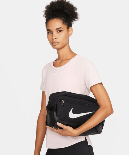 Tryck din logga på Väskor från Nike - Anpassa Nike Brasilia skopåse 9,5 i färgen för företag, föreningar och privatpersoner