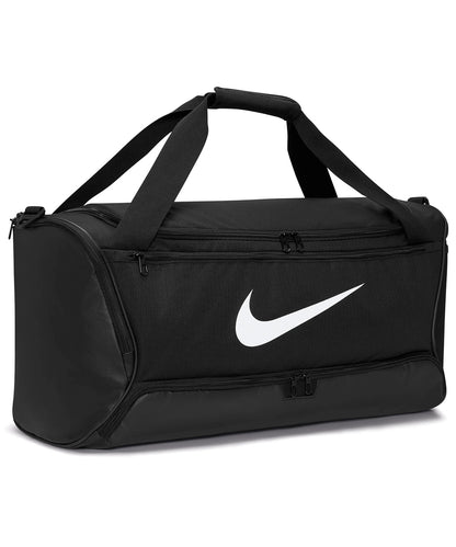 Tryck din logga på Väskor från Nike - Anpassa Nike Brasilia 9.5 träningsväska medium i färgen Svart One Size för företag, föreningar och privatpersoner