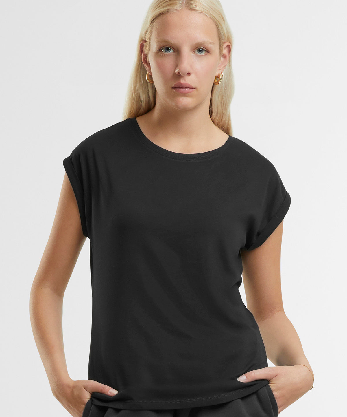 Tryck din logga på T-shirts från New Morning Studios - Anpassa Regular T-shirt med förlängda axlar - Dam i färgen för företag, föreningar och privatpersoner