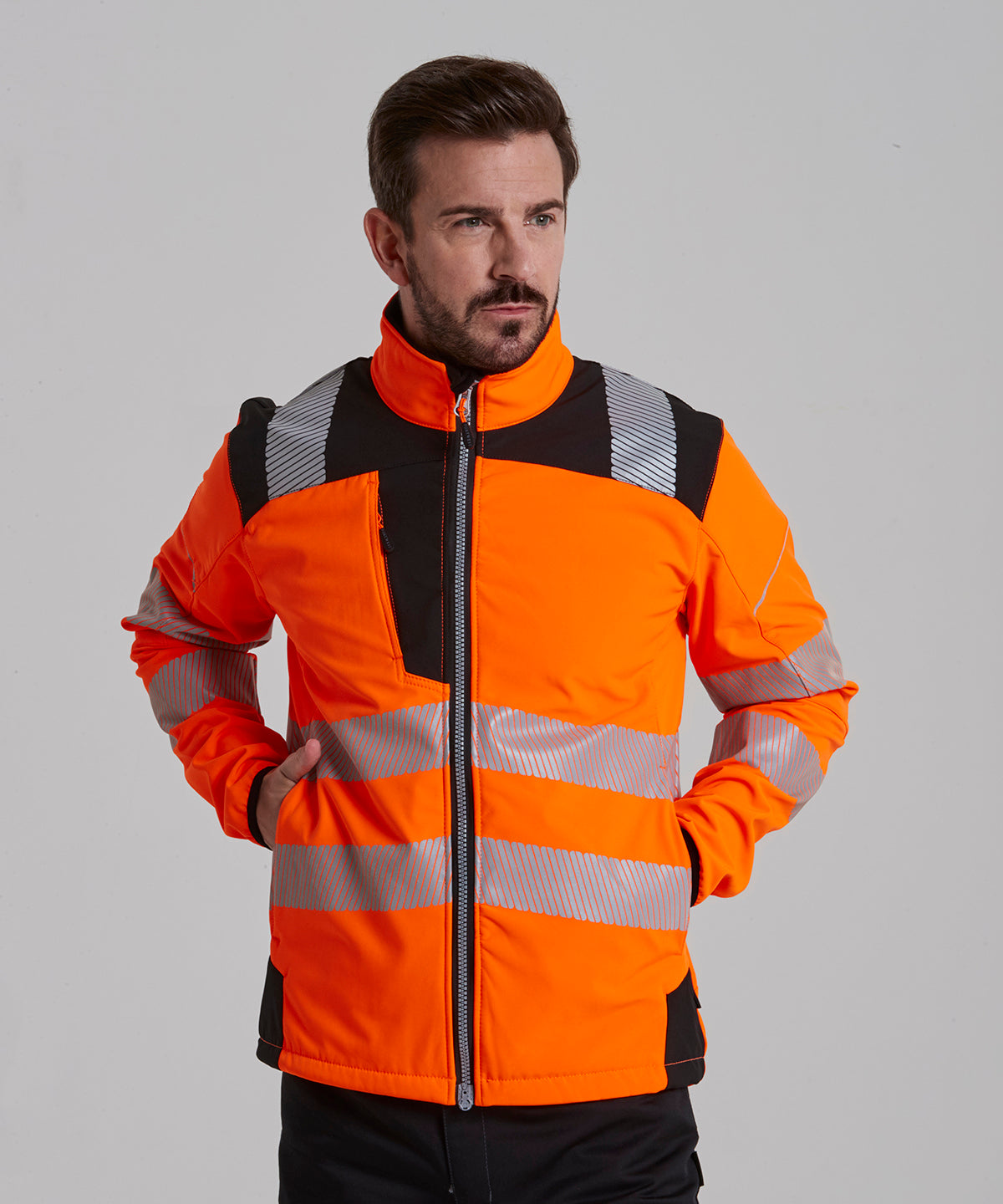 Tryck din logga på Softshelljackor från Portwest - Anpassa PW3 Hi-vis softshelljacka i färgen för företag, föreningar och privatpersoner