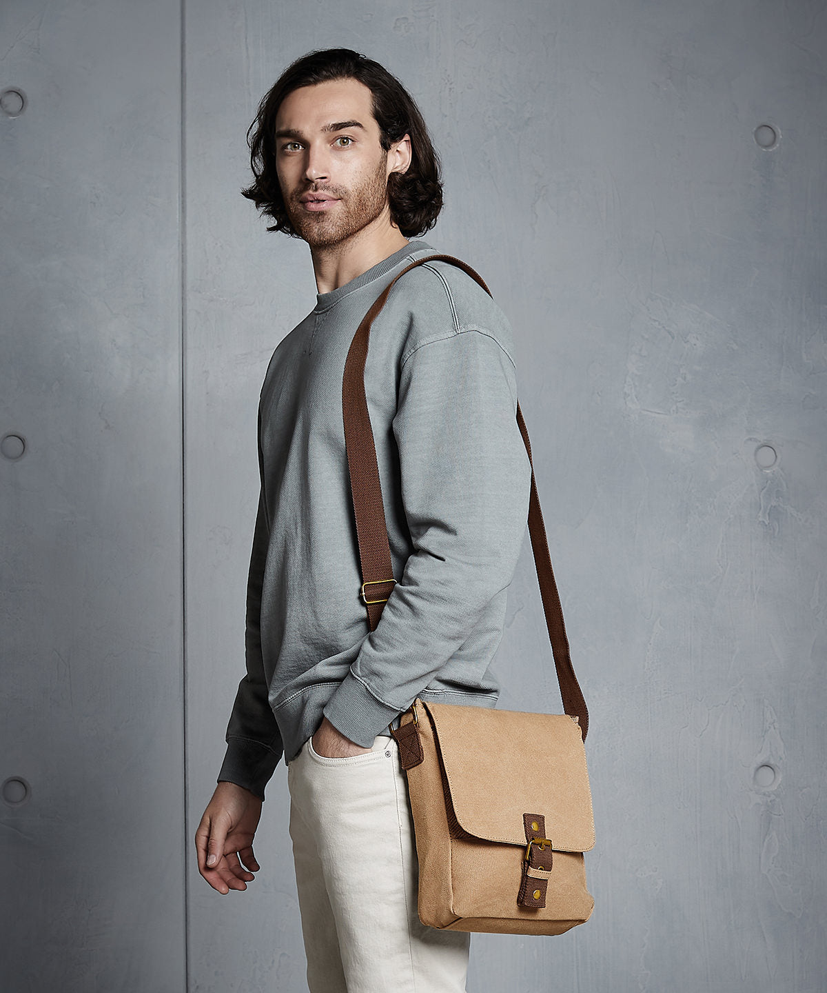 Tryck din logga på Väskor från Quadra - Anpassa Vintage canvas iPad/tablet reporter i färgen för företag, föreningar och privatpersoner