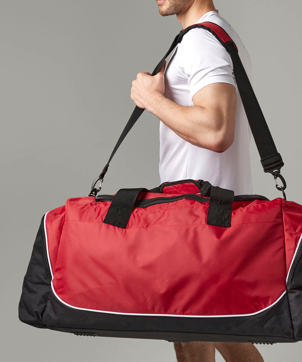 Tryck din logga på Väskor från Quadra - Anpassa Teamwear jumbo kit bag i färgen för företag, föreningar och privatpersoner