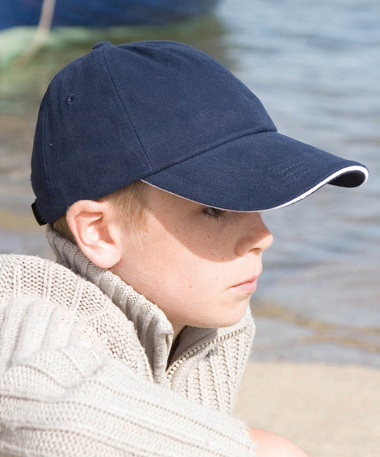 Tryck din logga på Kepsar från Result Headwear - Anpassa Junior keps med låg profil i kraftig borstad bomull med sandwichskärm i färgen för företag, föreningar och privatpersoner