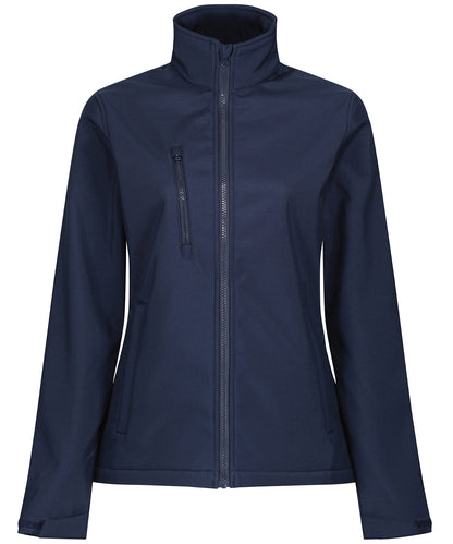 Tryck din logga på Softshelljackor från Regatta Professional - Anpassa Dam Ablaze 3-lagers softshell i färgen Marinblå för företag, föreningar och privatpersoner