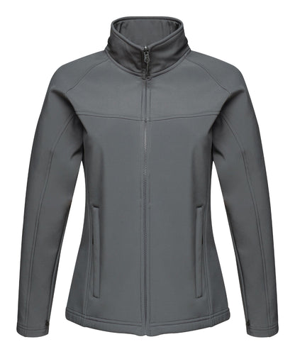 Tryck din logga på Softshelljackor från Regatta Professional - Anpassa Dam Uproar softshell i färgen Mörkgrå för företag, föreningar och privatpersoner