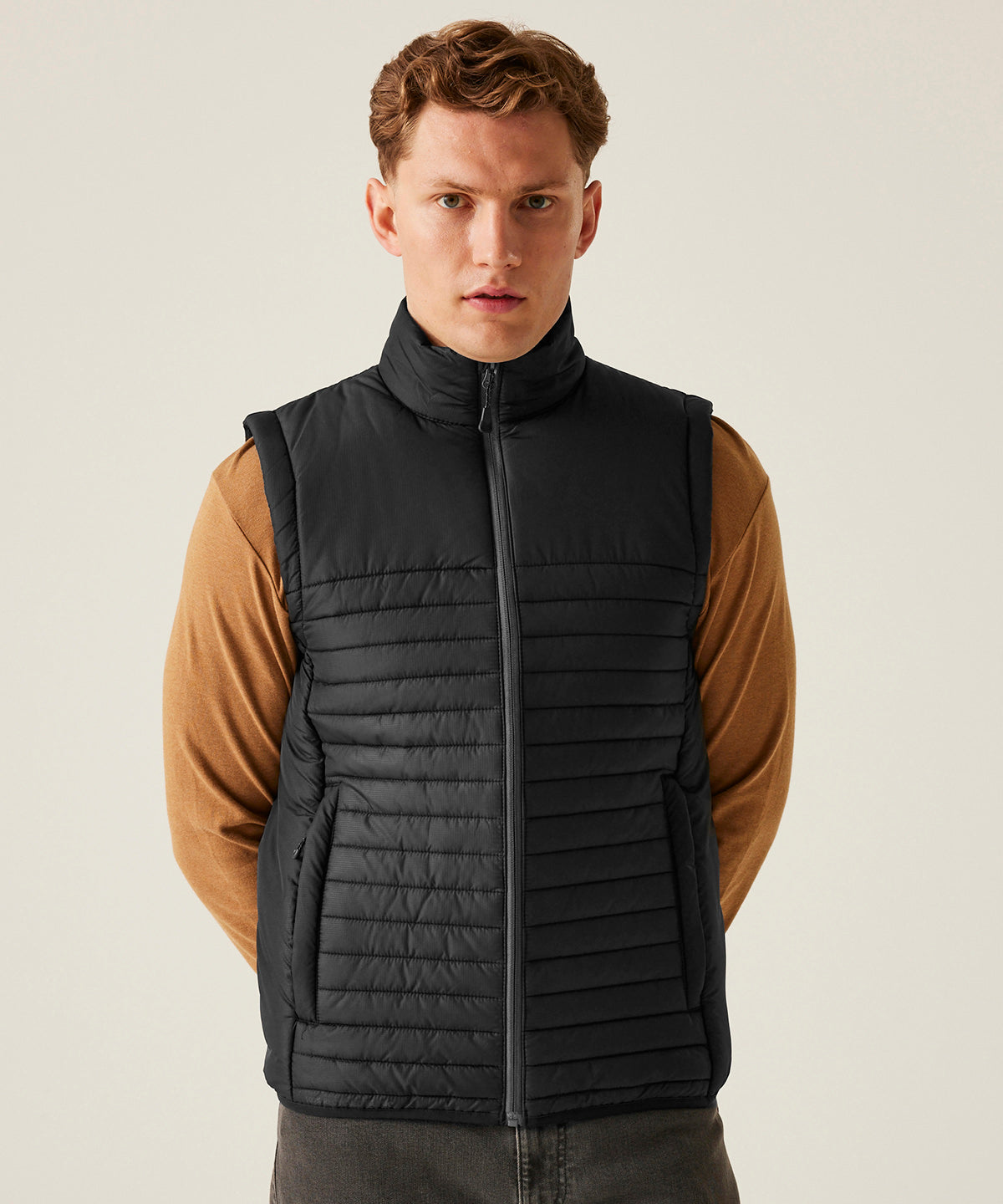 Tryck din logga på Termovästar från Regatta Honestly Made - Anpassa Honestly Made Återvunnen Termisk Bodywarmer i färgen för företag, föreningar och privatpersoner